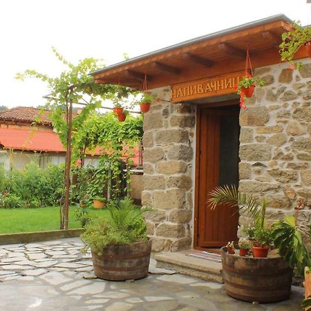 Стаи За Гости Диневи Kalofer Exterior foto