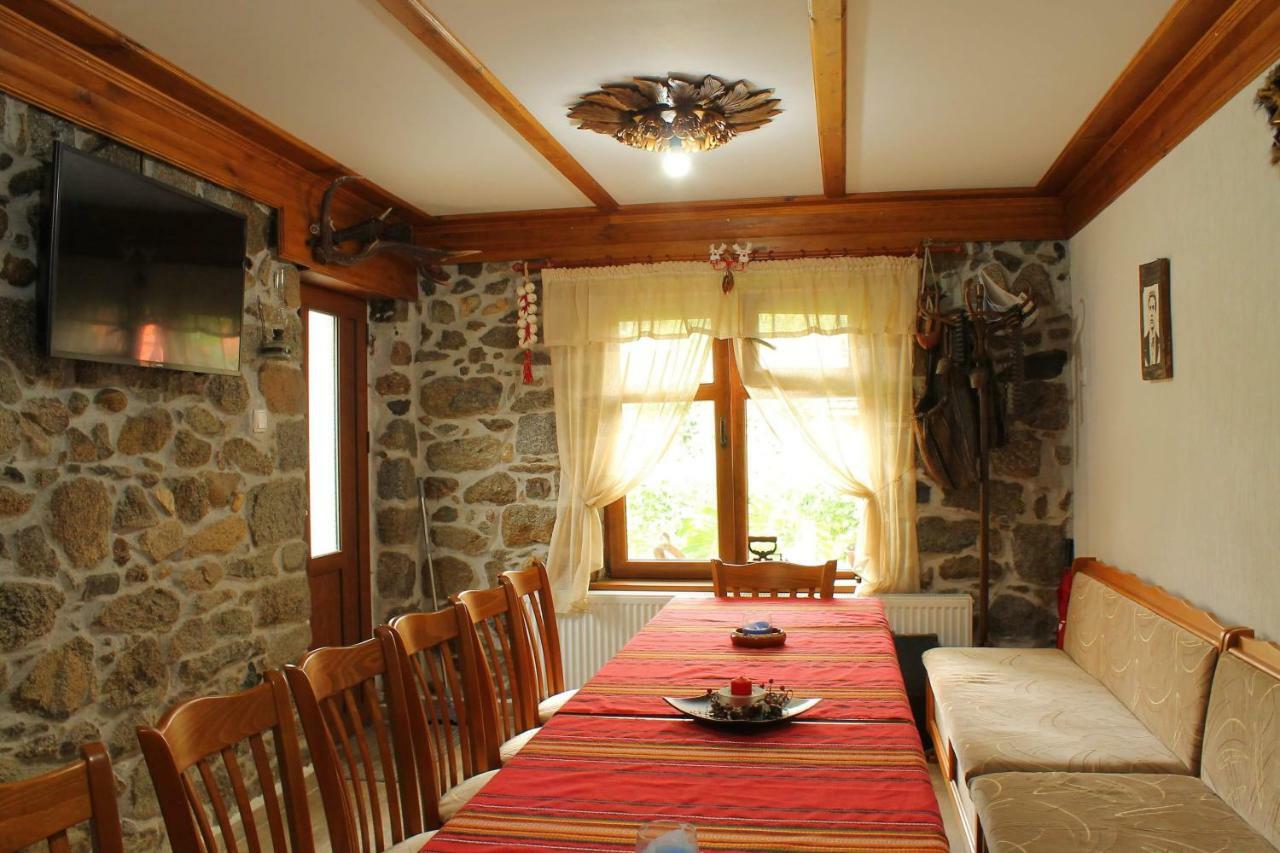 Стаи За Гости Диневи Kalofer Exterior foto