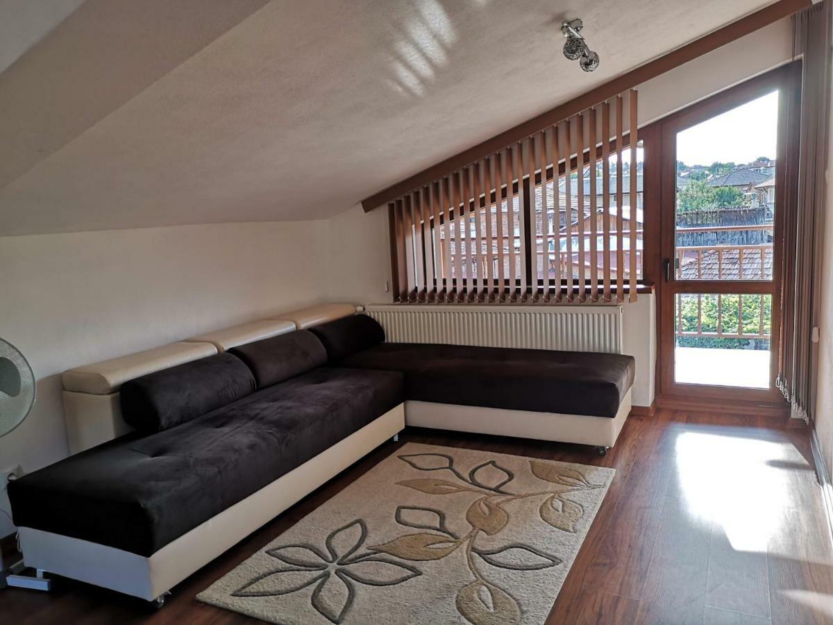 Стаи За Гости Диневи Kalofer Exterior foto