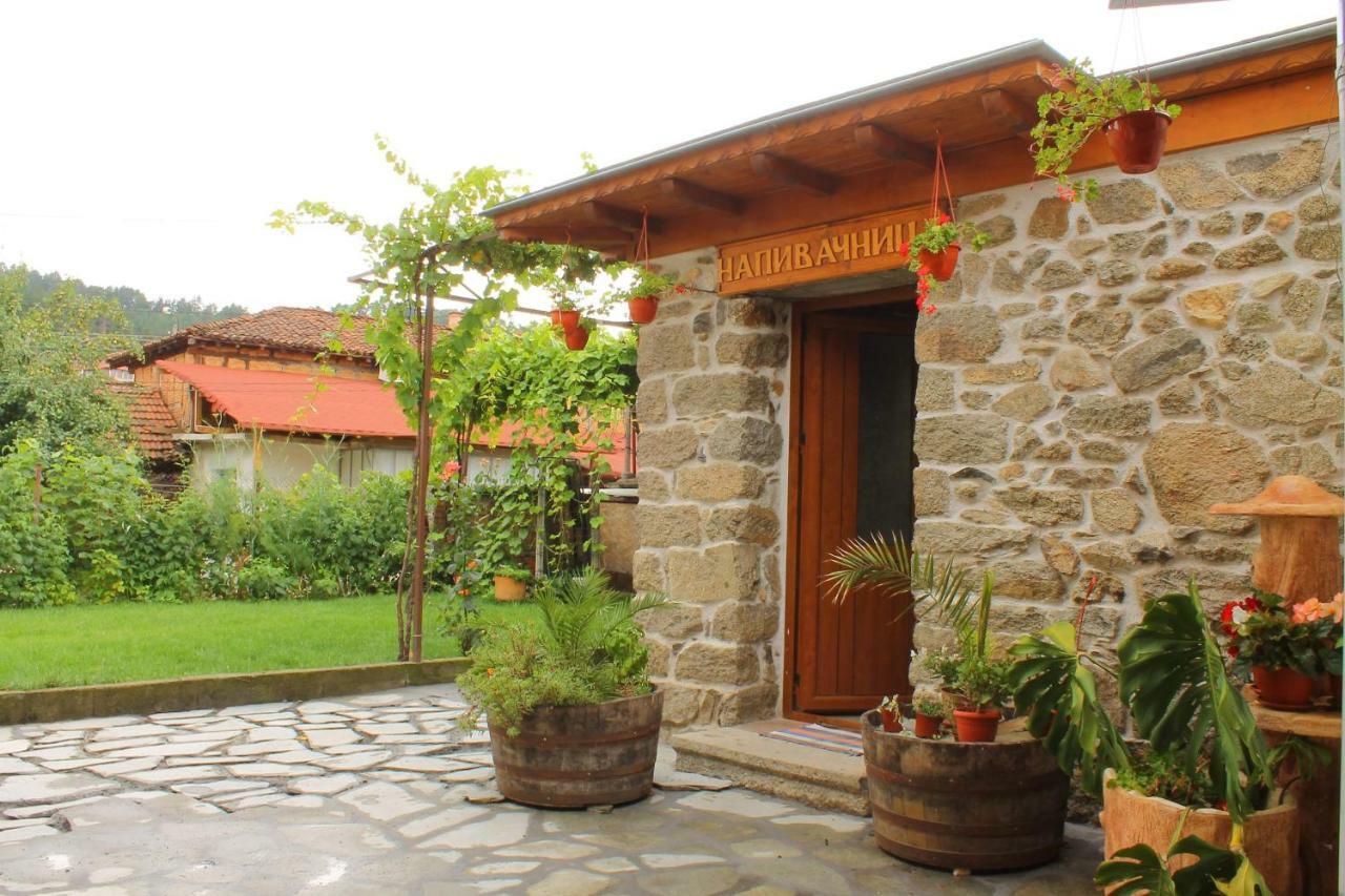 Стаи За Гости Диневи Kalofer Exterior foto