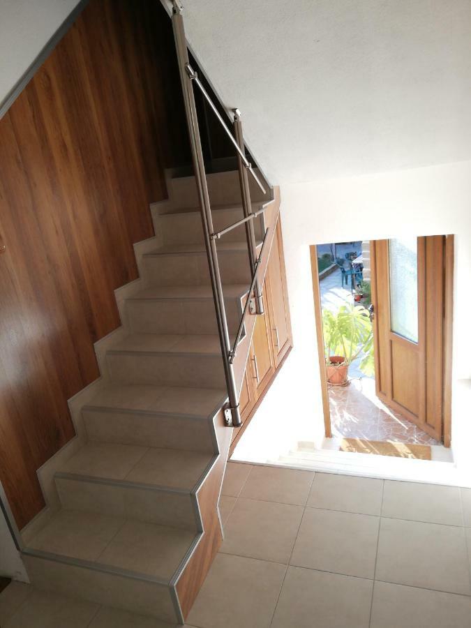 Стаи За Гости Диневи Kalofer Exterior foto